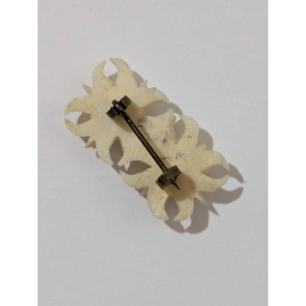 Vintage Carved Double Edelweiss Flower Brooch Pin Cream Alpine Floral Jewelry